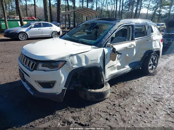 3C4NJCCB6JT318761 2018 JEEP COMPASS - Image 2