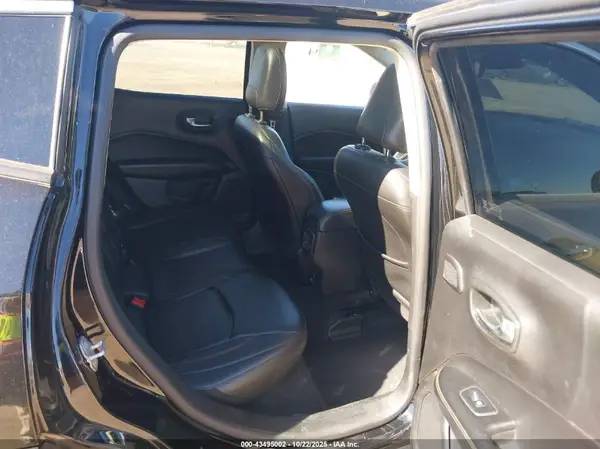 3C4NJCCB6JT328884 2018 JEEP COMPASS - Image 8