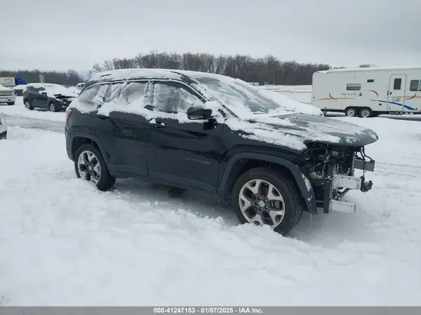 3C4NJCCB7JT155988 2018 JEEP COMPASS - Image 1