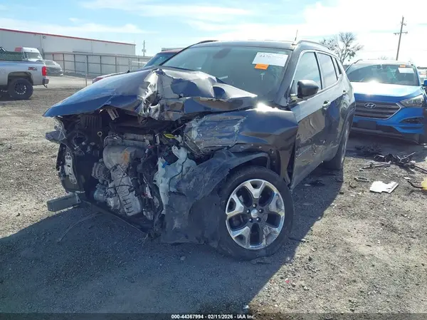 3C4NJCCB7JT253404 2018 JEEP COMPASS - Image 2