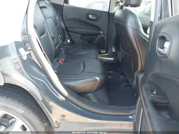 3C4NJCCB7JT357889 2018 JEEP COMPASS - Image 8