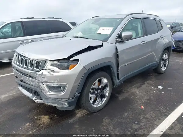 3C4NJCCB7JT358766 2018 JEEP COMPASS - Image 2