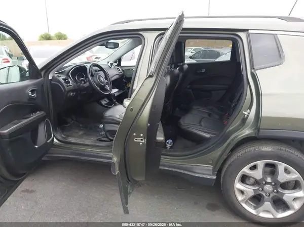 3C4NJCCB7JT362302 2018 JEEP COMPASS - Image 8