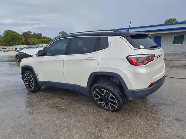 3C4NJCCB7JT368200 2018 JEEP COMPASS - Image 2