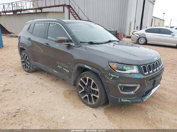 3C4NJCCB7JT368584 2018 JEEP COMPASS - Image 1