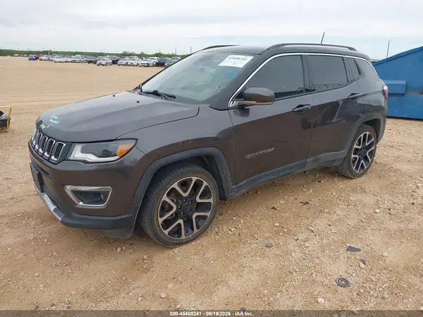 3C4NJCCB7JT368584 2018 JEEP COMPASS - Image 2