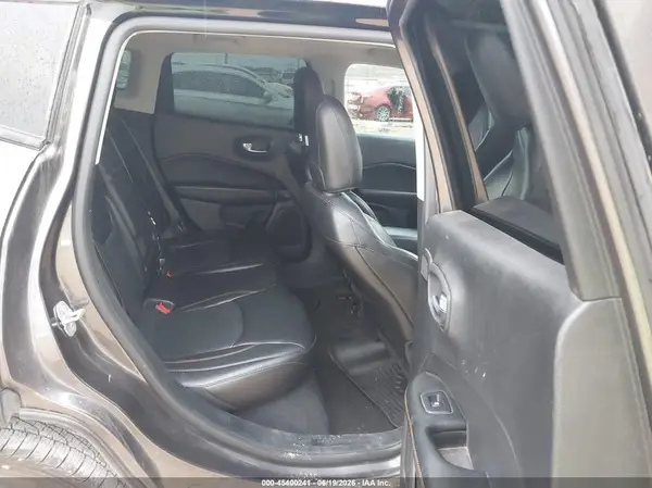 3C4NJCCB7JT368584 2018 JEEP COMPASS - Image 8