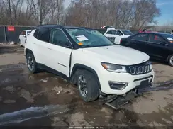 3C4NJCCB7JT405827 2018 JEEP COMPASS
