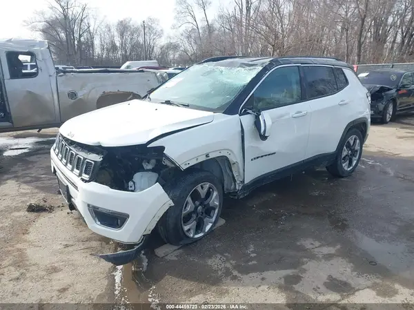3C4NJCCB7JT405827 2018 JEEP COMPASS - Image 2