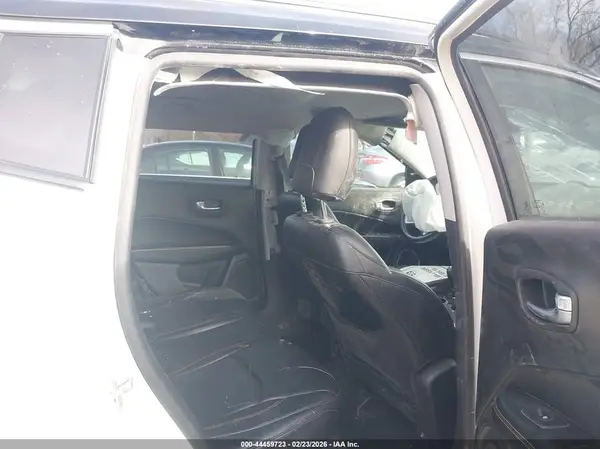 3C4NJCCB7JT405827 2018 JEEP COMPASS - Image 8