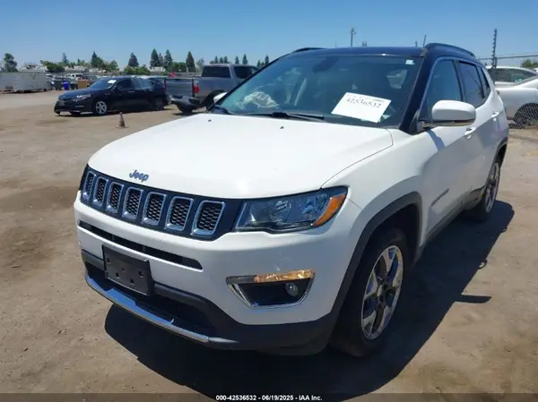 3C4NJCCB7JT410882 2018 JEEP COMPASS - Image 2