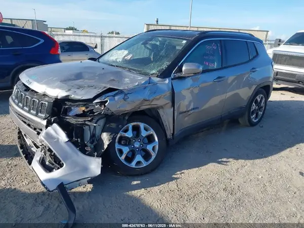 3C4NJCCB8JT212182 2018 JEEP COMPASS - Image 2