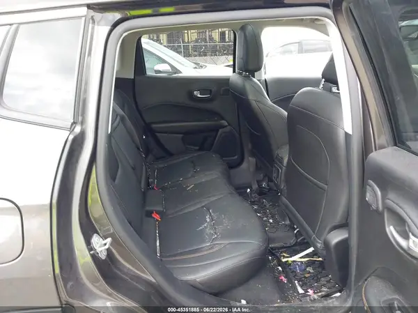 3C4NJCCB8JT240337 2018 JEEP COMPASS - Image 8