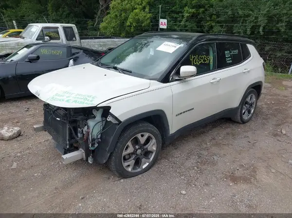 3C4NJCCB8JT286587 2018 JEEP COMPASS - Image 2
