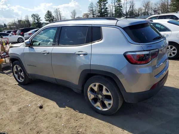 3C4NJCCB8JT358677 2018 JEEP COMPASS - Image 2