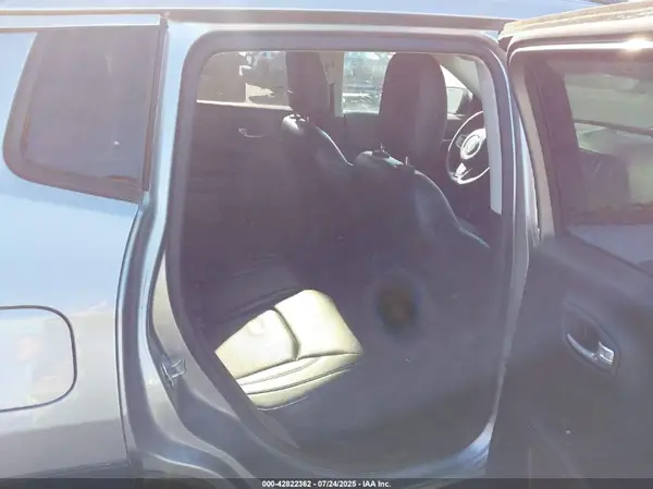 3C4NJCCB8JT406260 2018 JEEP COMPASS - Image 8