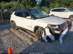 3C4NJCCB8JT420630 2018 JEEP COMPASS