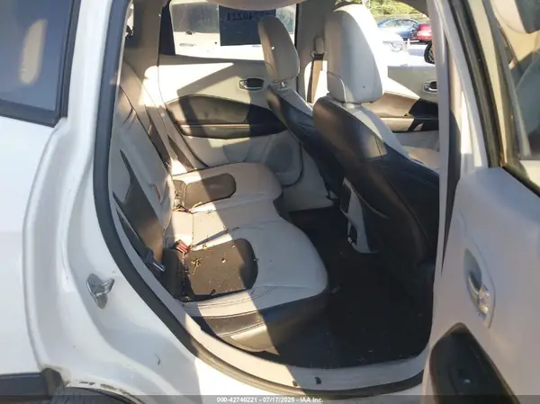 3C4NJCCB8JT420630 2018 JEEP COMPASS - Image 8