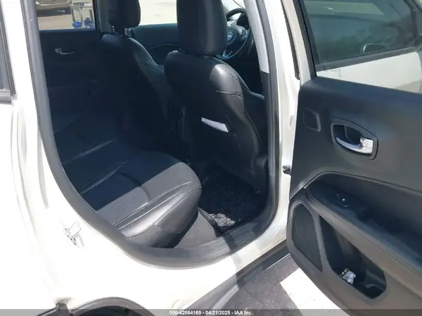 3C4NJCCB8KT757610 2019 JEEP COMPASS - Image 8