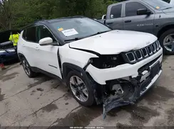 3C4NJCCB8KT788498 2019 JEEP COMPASS