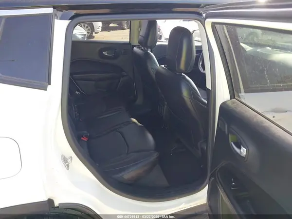 3C4NJCCB9JT122278 2018 JEEP COMPASS - Image 8