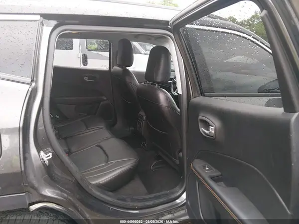 3C4NJCCB9JT123933 2018 JEEP COMPASS - Image 8
