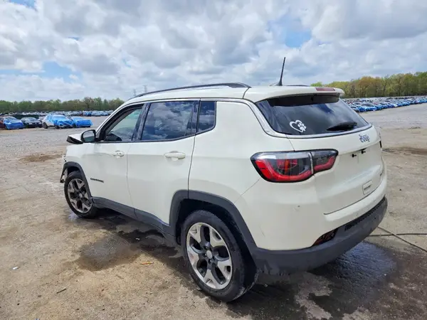 3C4NJCCB9JT358185 2018 JEEP COMPASS - Image 2