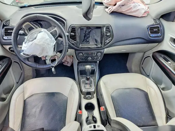 3C4NJCCB9JT358185 2018 JEEP COMPASS - Image 8