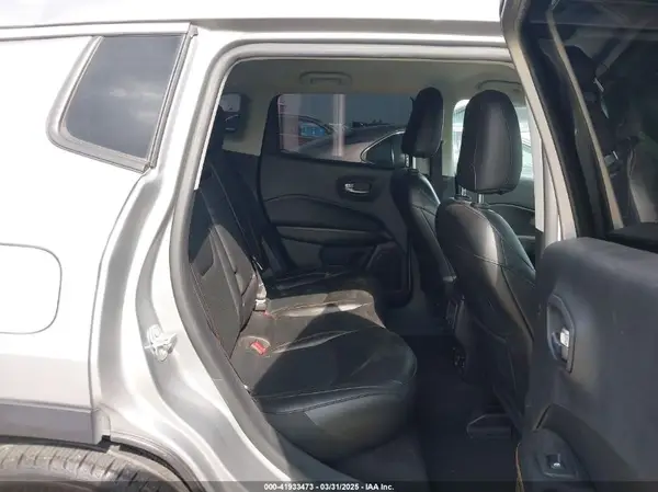 3C4NJCCB9KT793631 2019 JEEP COMPASS - Image 8