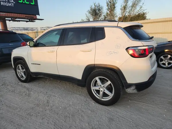 3C4NJCCB9LT152366 2020 JEEP COMPASS - Image 2