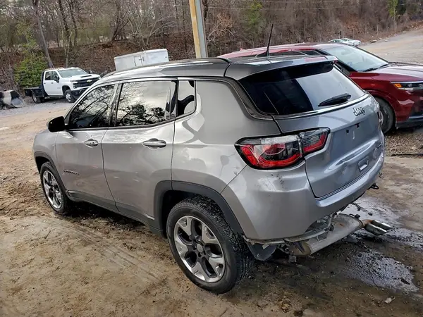 3C4NJCCBXJT367946 2018 JEEP COMPASS - Image 2