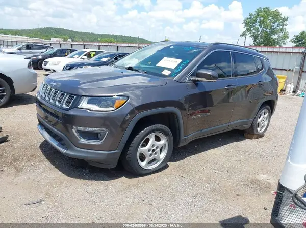 3C4NJCCBXJT406017 2018 JEEP COMPASS - Image 2