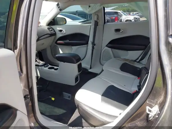 3C4NJCCBXJT406017 2018 JEEP COMPASS - Image 8