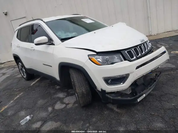3C4NJCCBXKT675975 2019 JEEP COMPASS - Image 1