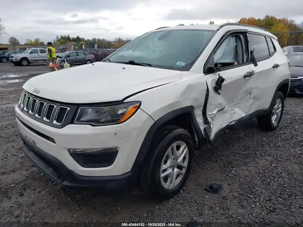 3C4NJDAB0JT117883 2018 JEEP COMPASS - Image 2