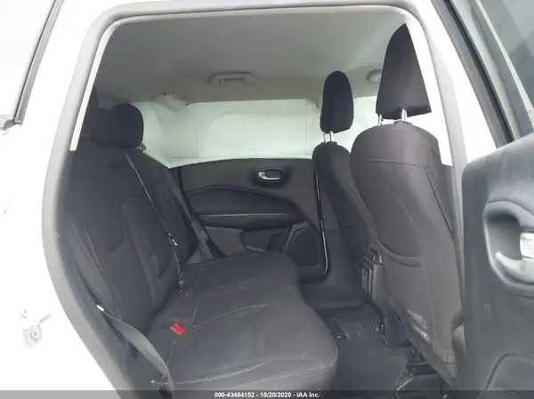 3C4NJDAB0JT117883 2018 JEEP COMPASS - Image 8