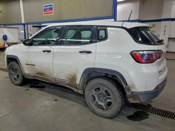 3C4NJDAB0JT146820 2018 JEEP COMPASS - Image 2