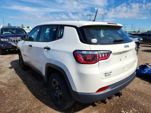 3C4NJDAB0JT205249 2018 JEEP COMPASS - Image 2