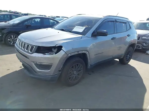 3C4NJDAB0JT234931 2018 JEEP COMPASS - Image 2