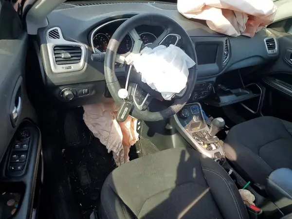 3C4NJDAB0JT256749 2018 JEEP COMPASS - Image 8