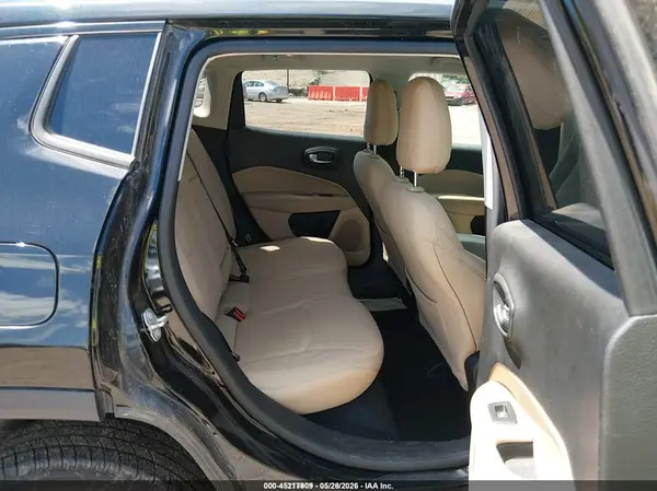3C4NJDAB0JT359640 2018 JEEP COMPASS - Image 8