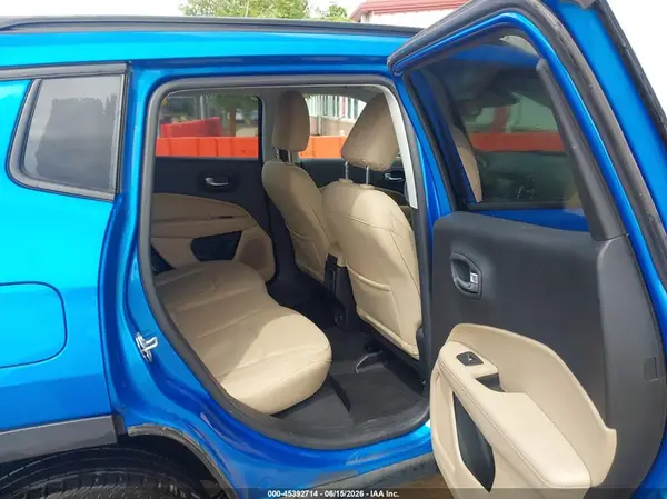3C4NJDAB0JT413759 2018 JEEP COMPASS - Image 8