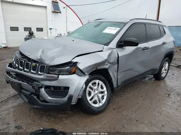 3C4NJDAB0JT493872 2018 JEEP COMPASS - Image 2