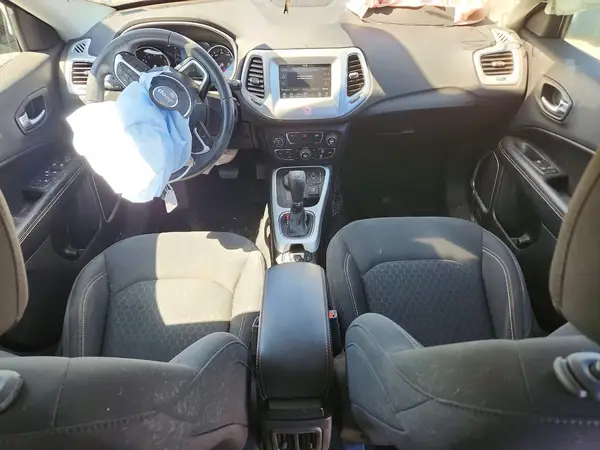 3C4NJDAB0KT678960 2019 JEEP COMPASS - Image 8