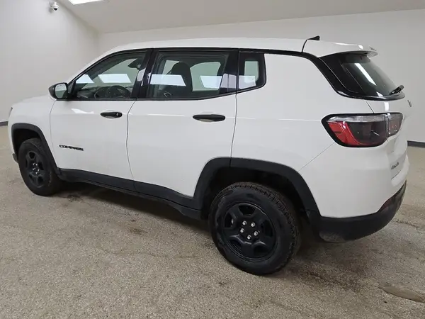 3C4NJDAB0MT511954 2021 JEEP COMPASS - Image 2