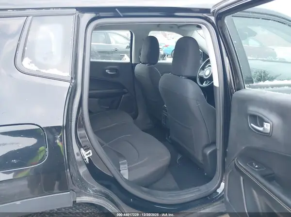 3C4NJDAB1JT126737 2018 JEEP COMPASS - Image 8