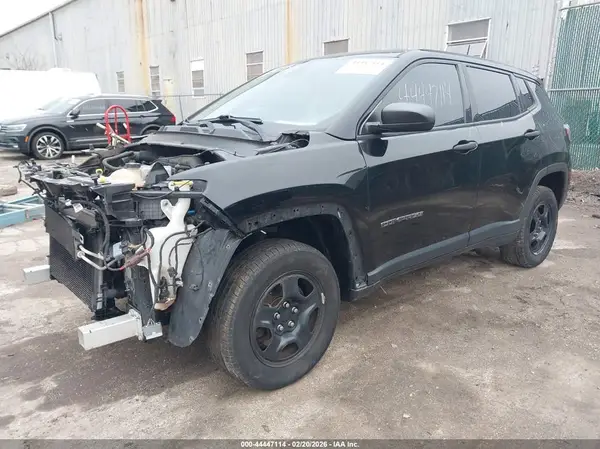 3C4NJDAB1JT163657 2018 JEEP COMPASS - Image 2