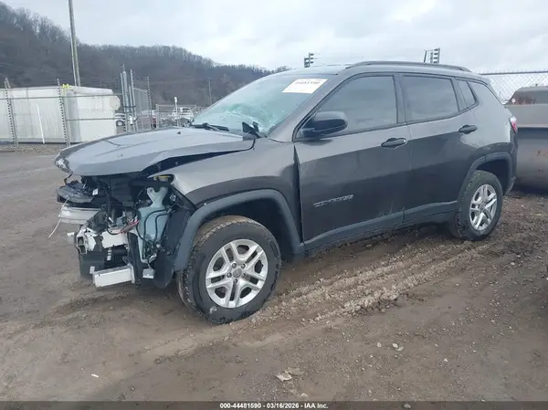 3C4NJDAB1JT163724 2018 JEEP COMPASS - Image 2