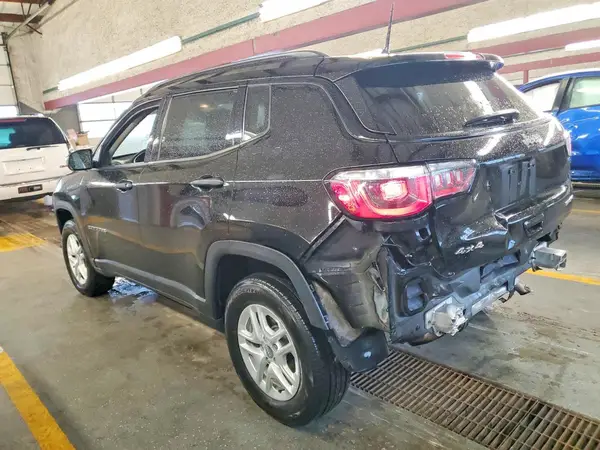 3C4NJDAB1JT177624 2018 JEEP COMPASS - Image 2