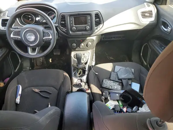 3C4NJDAB1JT261670 2018 JEEP COMPASS - Image 8